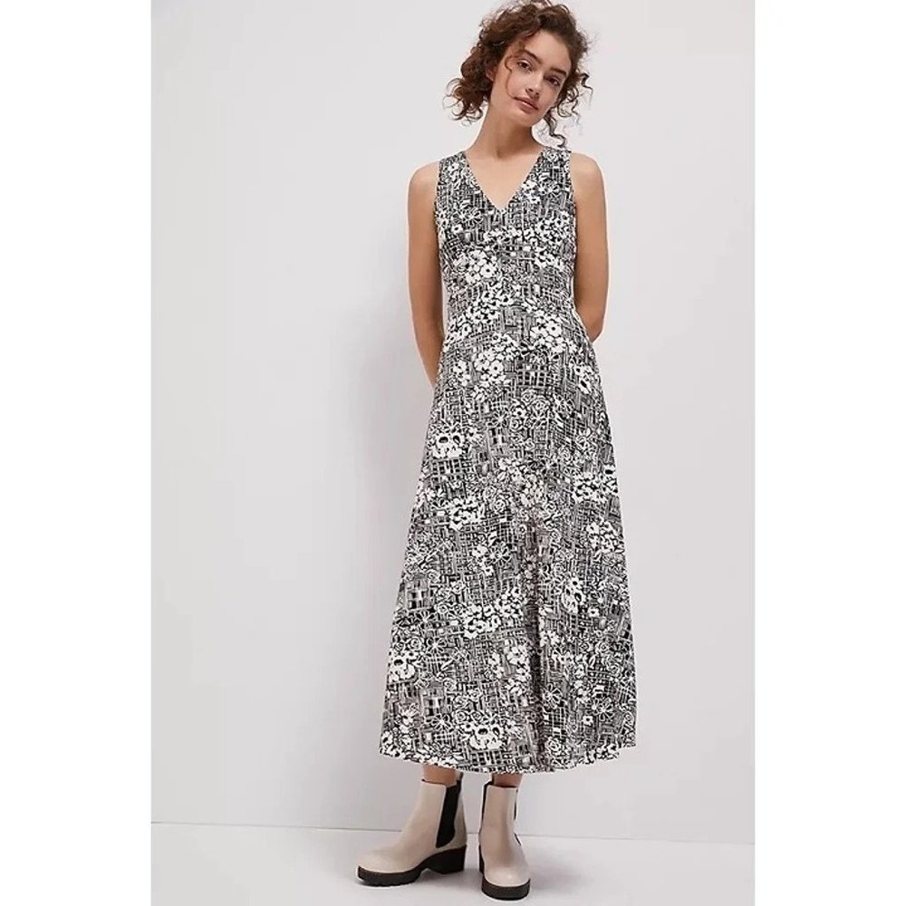 Sleeveless V-Neck Black & White Printed Maxi Dress